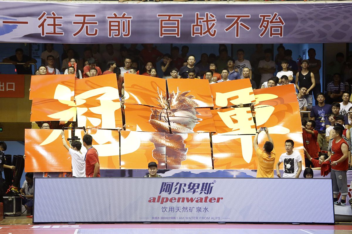 饱含激情的较量，实力超群的球队获胜的简单介绍